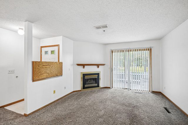 2580 Bedford Court 16, Mendota Heights, MN 55120