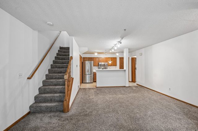 2580 Bedford Court 16, Mendota Heights, MN 55120