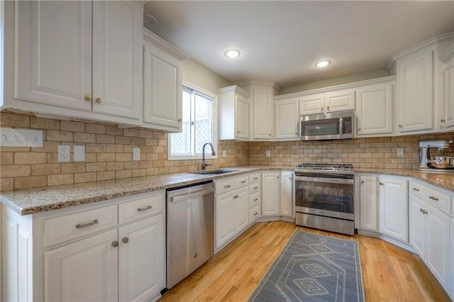 8025 Tomahawk Road, Prairie Village, KS 66208