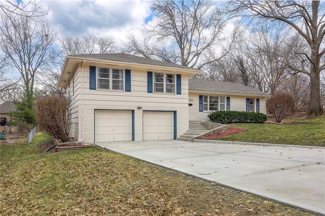 8025 Tomahawk Road, Prairie Village, KS 66208