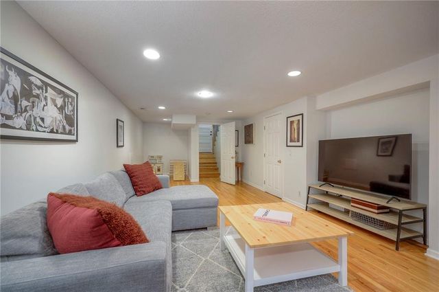 8025 Tomahawk Road, Prairie Village, KS 66208