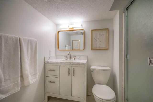 8025 Tomahawk Road, Prairie Village, KS 66208