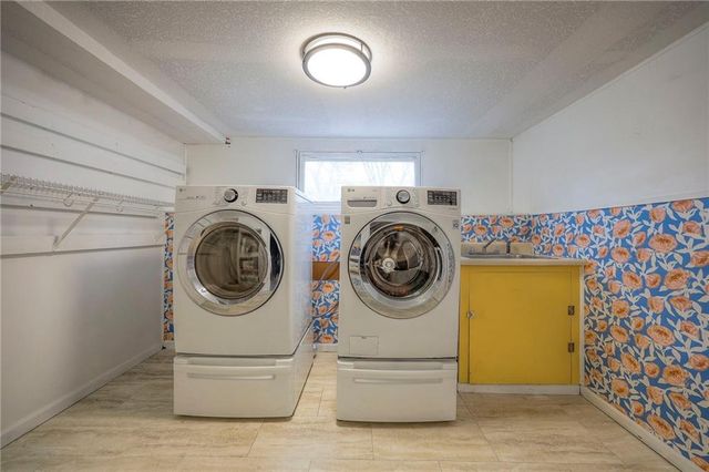 8025 Tomahawk Road, Prairie Village, KS 66208