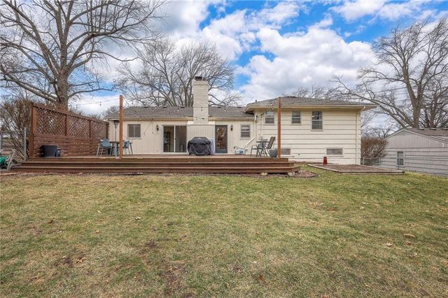 8025 Tomahawk Road, Prairie Village, KS 66208