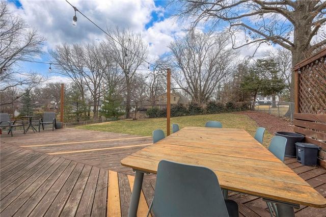 8025 Tomahawk Road, Prairie Village, KS 66208