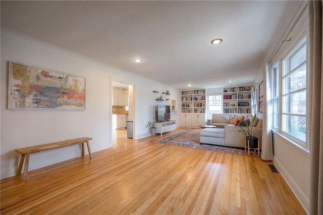 8025 Tomahawk Road, Prairie Village, KS 66208