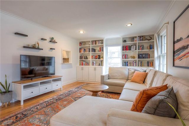 8025 Tomahawk Road, Prairie Village, KS 66208