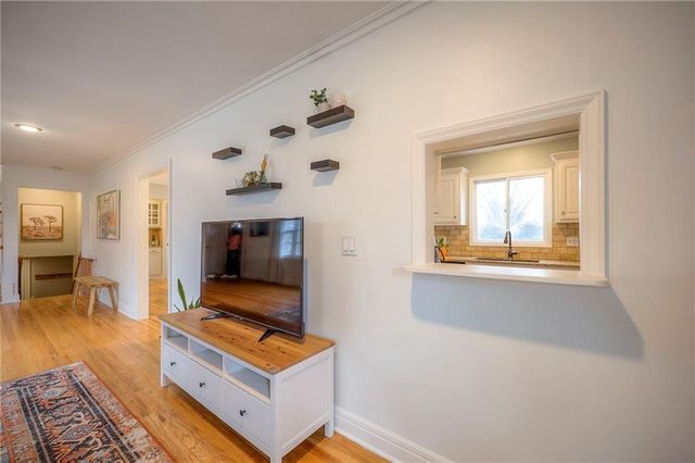 8025 Tomahawk Road, Prairie Village, KS 66208