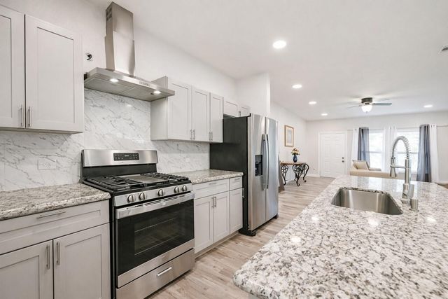 13 Hafer Street, Baytown, TX 77520