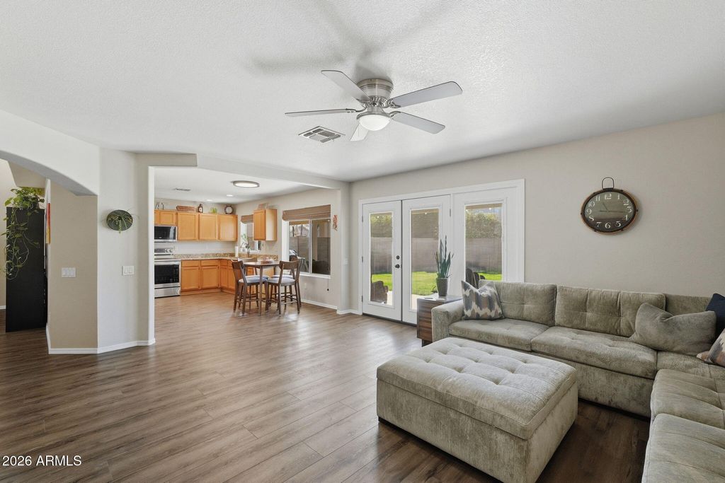 15873 N 11TH Avenue, Phoenix, AZ 85023