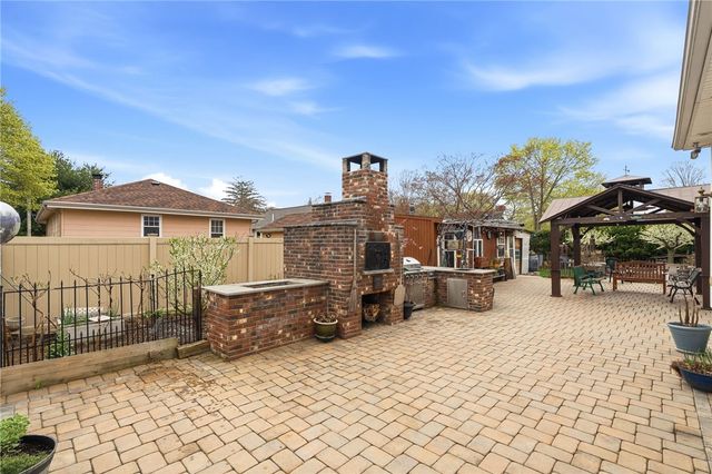 16 Althea Road, Warwick, RI 02889