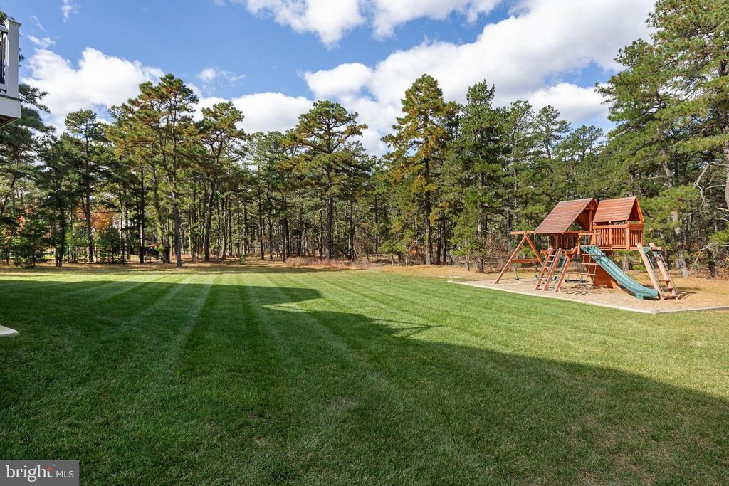 Image 51 of property listing at 17 ABERDEEN CT, Marlton, NJ 08053