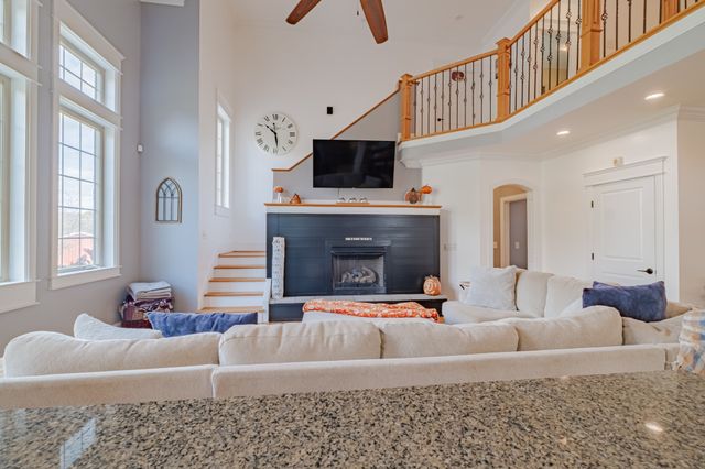 356 Ridgecrest Dr, Winchester, TN 37398