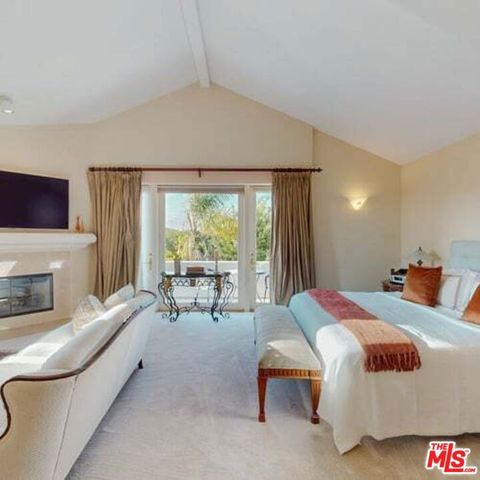 12699 Promontory Road, Los Angeles, CA 90049