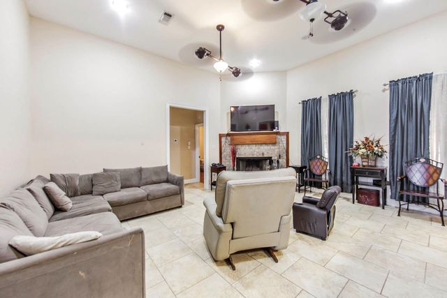 238 James Edison Drive, Gray, LA 70359