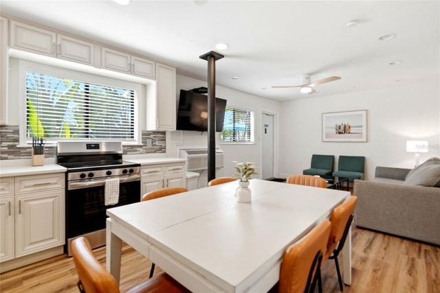 11965 GULF BOULEVARD, St Petersburg, FL 33706