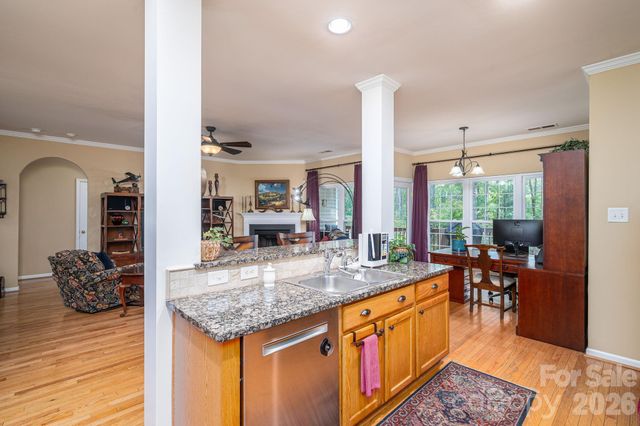 2013 Wrens Song Way, Gastonia, NC 28052