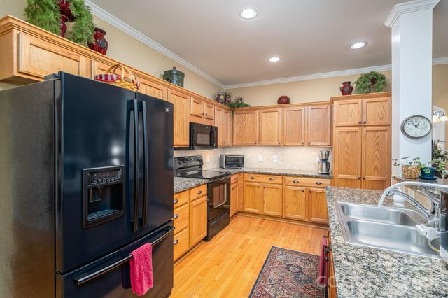 2013 Wrens Song Way, Gastonia, NC 28052