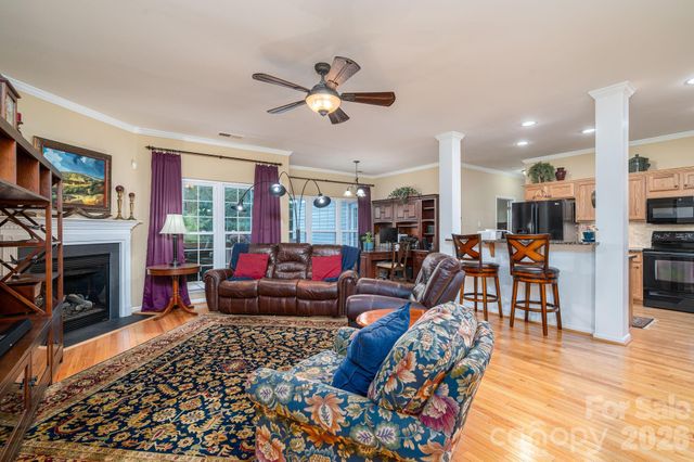 2013 Wrens Song Way, Gastonia, NC 28052
