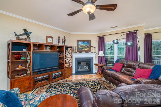 2013 Wrens Song Way, Gastonia, NC 28052
