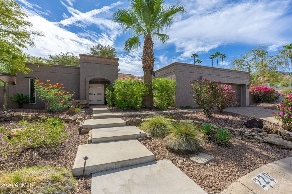 220 W WILLOW Avenue, Phoenix, AZ 85029 — exterior