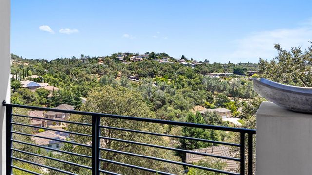 635 Lakeridge Dr, Auburn, CA 95603