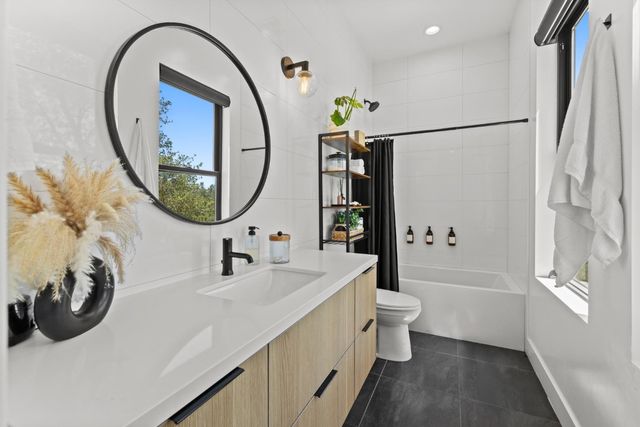 635 Lakeridge Dr, Auburn, CA 95603