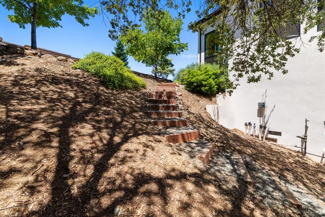 635 Lakeridge Dr, Auburn, CA 95603
