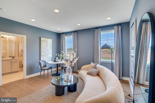 5401 RED OAK DR, Coopersburg, PA 18036