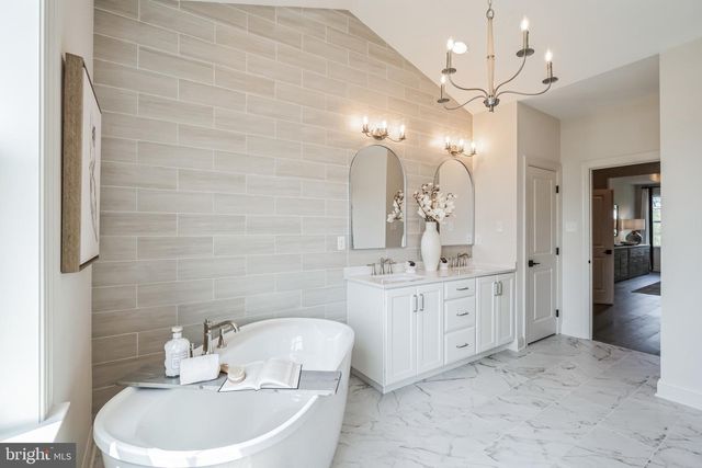 5401 RED OAK DR, Coopersburg, PA 18036