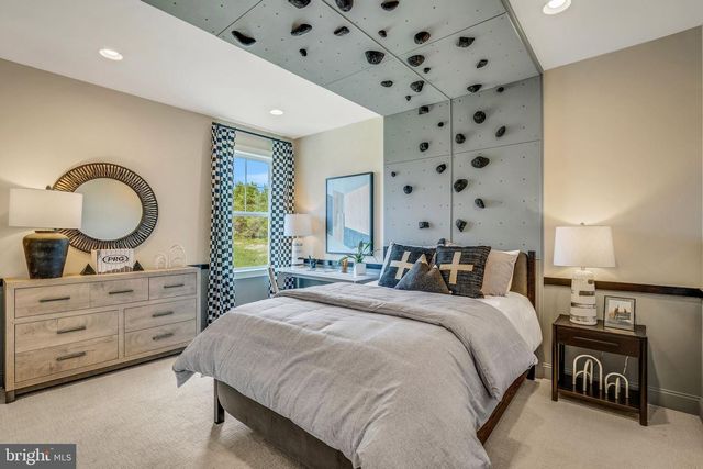 5401 RED OAK DR, Coopersburg, PA 18036