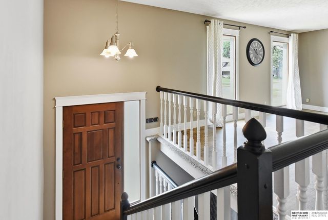 818 Redwood Lane, Papillion, NE 68046