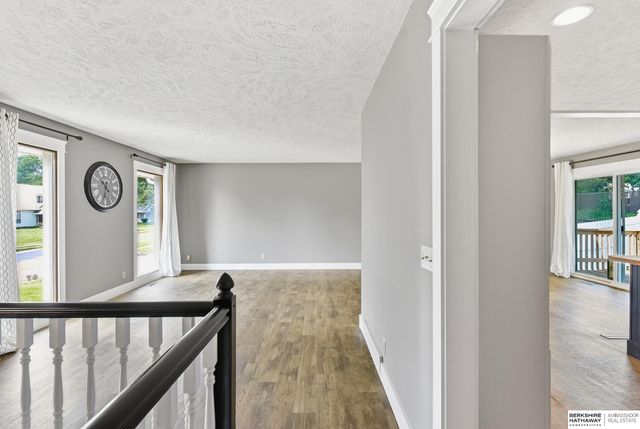 818 Redwood Lane, Papillion, NE 68046