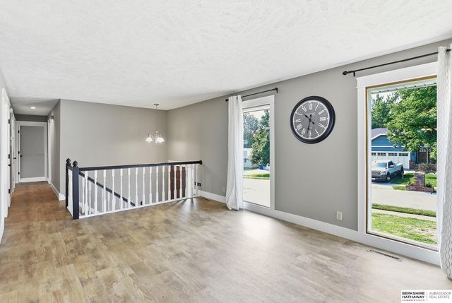 818 Redwood Lane, Papillion, NE 68046