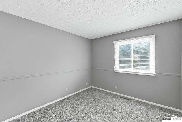 818 Redwood Lane, Papillion, NE 68046