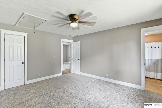 818 Redwood Lane, Papillion, NE 68046