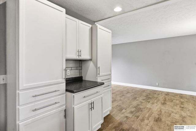 818 Redwood Lane, Papillion, NE 68046