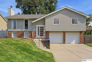 818 Redwood Lane, Papillion, NE 68046