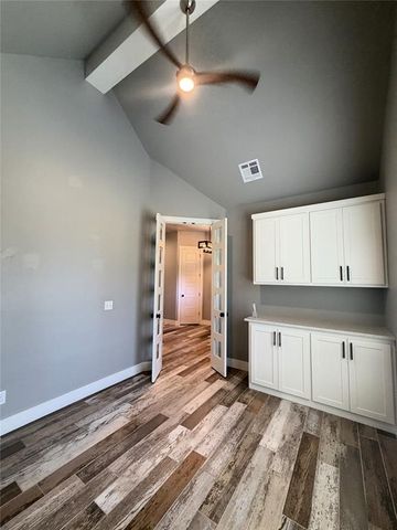 2040 S MAY Avenue, Guthrie, OK 73044