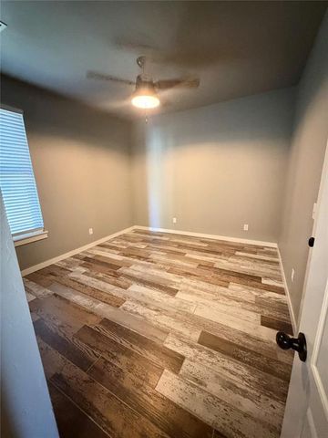 2040 S MAY Avenue, Guthrie, OK 73044