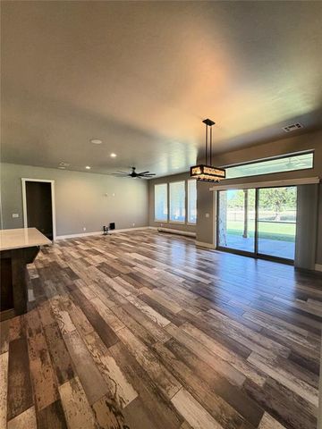 2040 S MAY Avenue, Guthrie, OK 73044