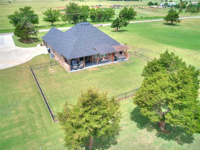 2040 S MAY Avenue, Guthrie, OK 73044
