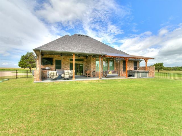 2040 S MAY Avenue, Guthrie, OK 73044