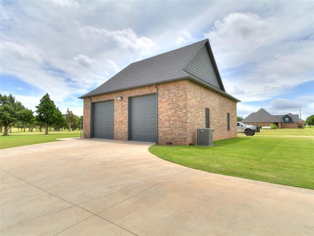 2040 S MAY Avenue, Guthrie, OK 73044