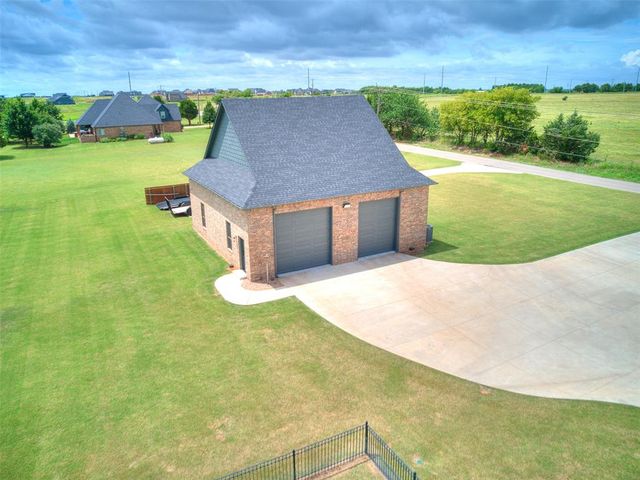 2040 S MAY Avenue, Guthrie, OK 73044
