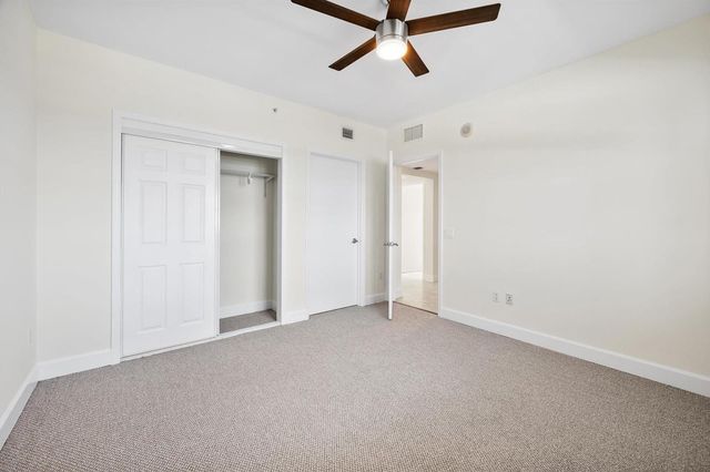 15051 Royal Oaks Lane 2106, North Miami, FL 33181