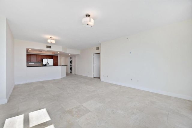 15051 Royal Oaks Lane 2106, North Miami, FL 33181