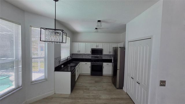 10422 GLEN WILLOW LANE, Tampa, FL 33647