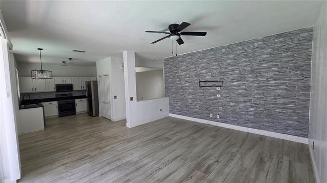 10422 GLEN WILLOW LANE, Tampa, FL 33647