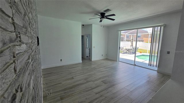 10422 GLEN WILLOW LANE, Tampa, FL 33647